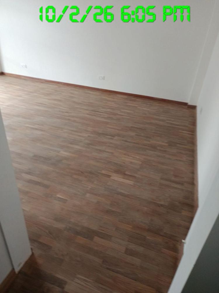Finger parquet room with an even satin finish