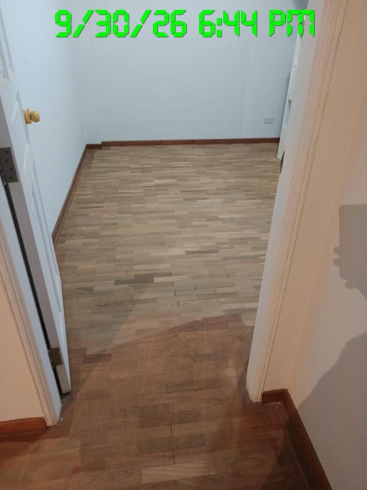 Sanded finger parquet corridor