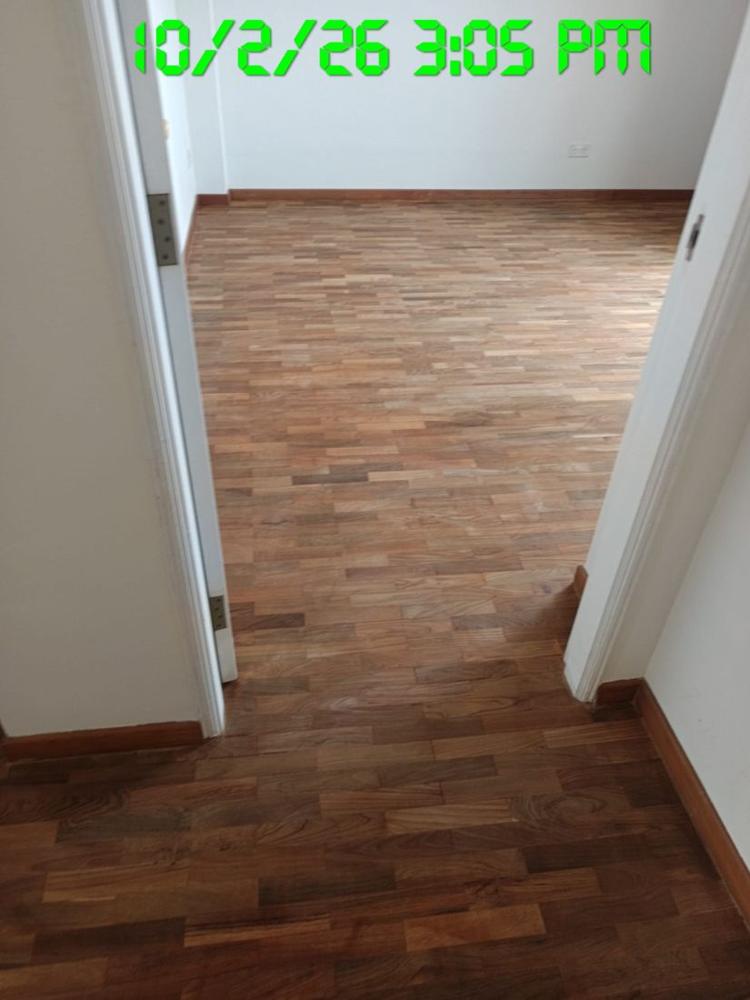 Finger parquet room after sanding and sealing