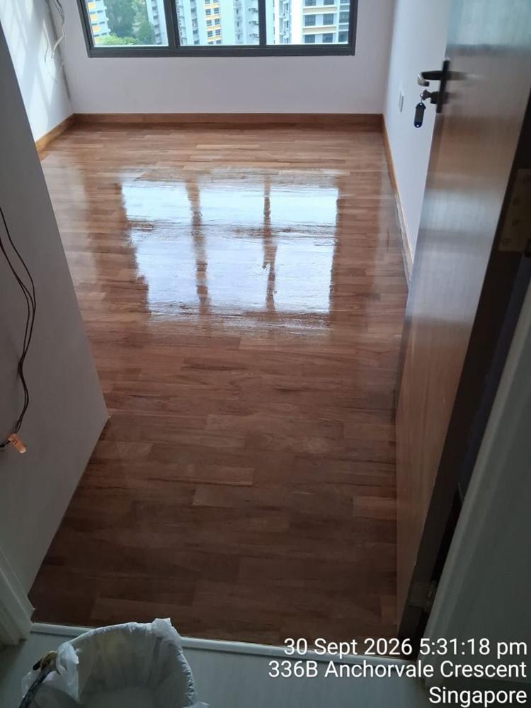 HDB bedroom with high-gloss parquet