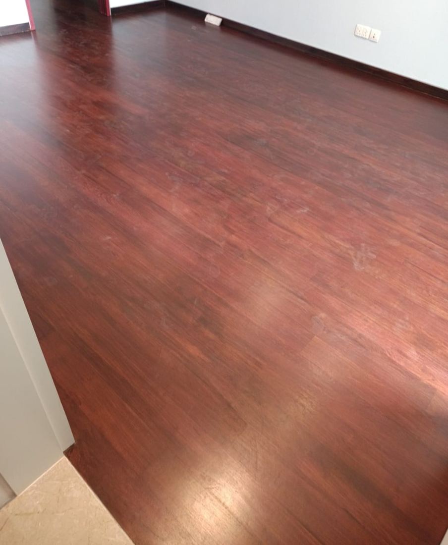 Strip parquet stained mahogany and varnished