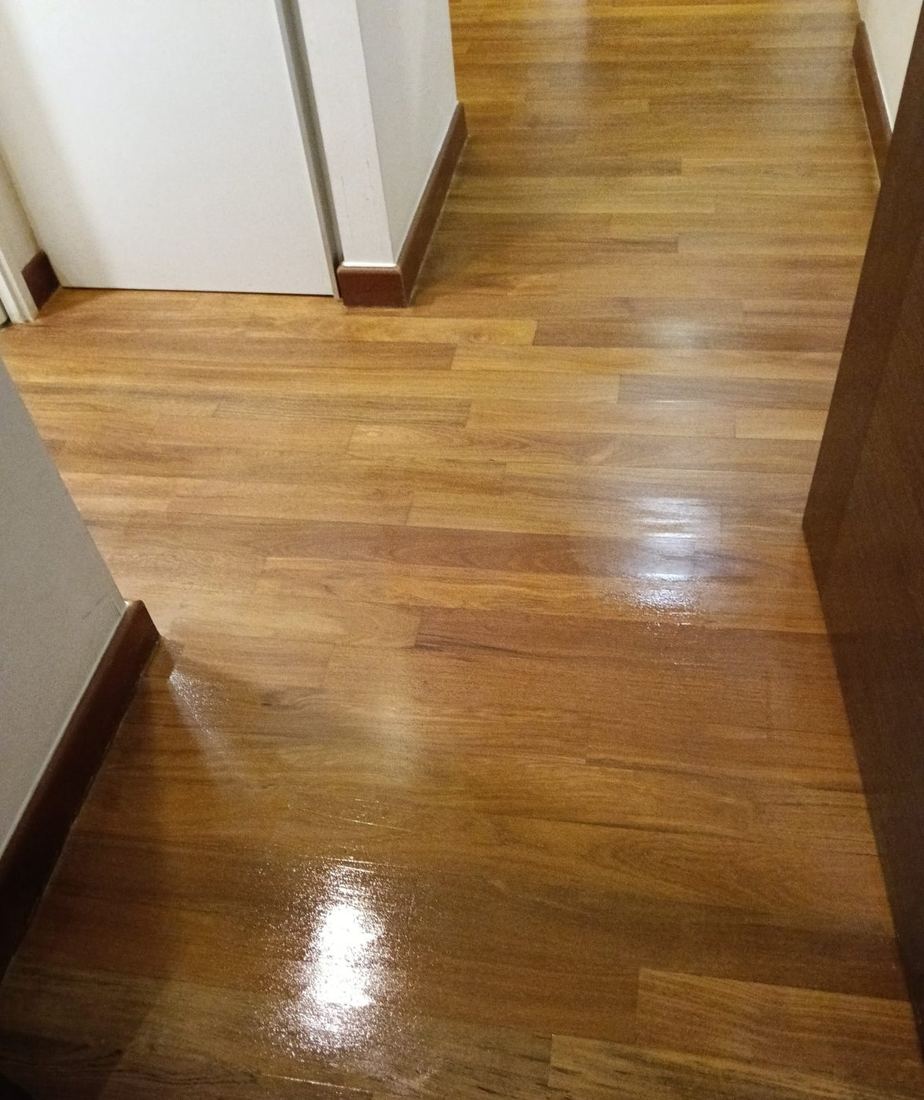 Glossy medium oak floor after varnish