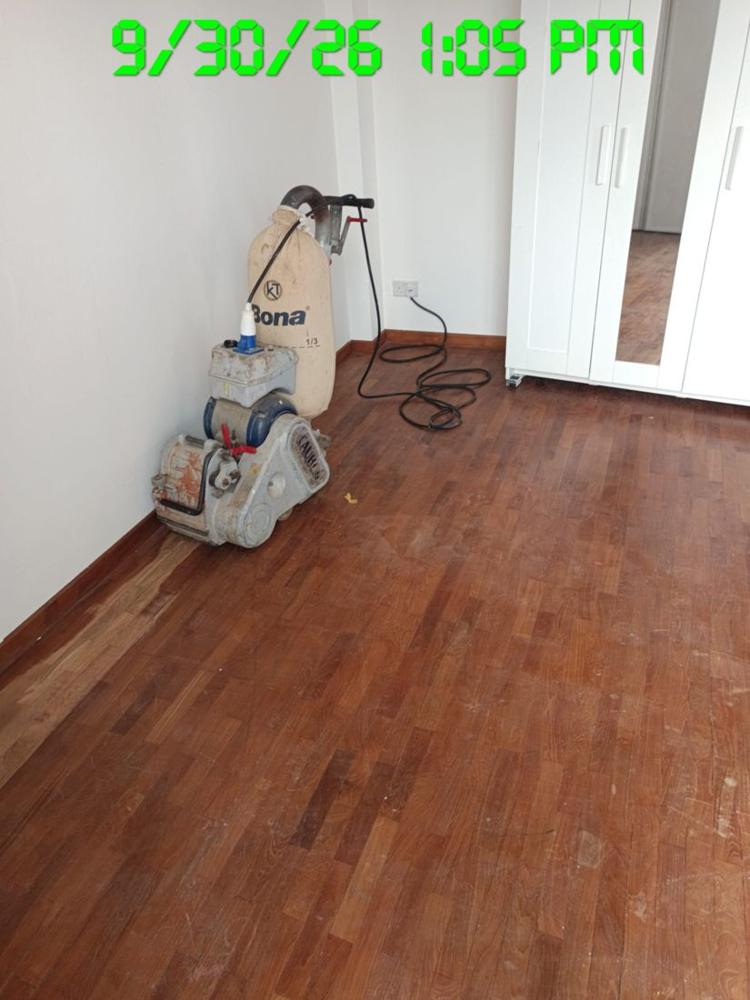 Floor sander in a bedroom with finger parquet