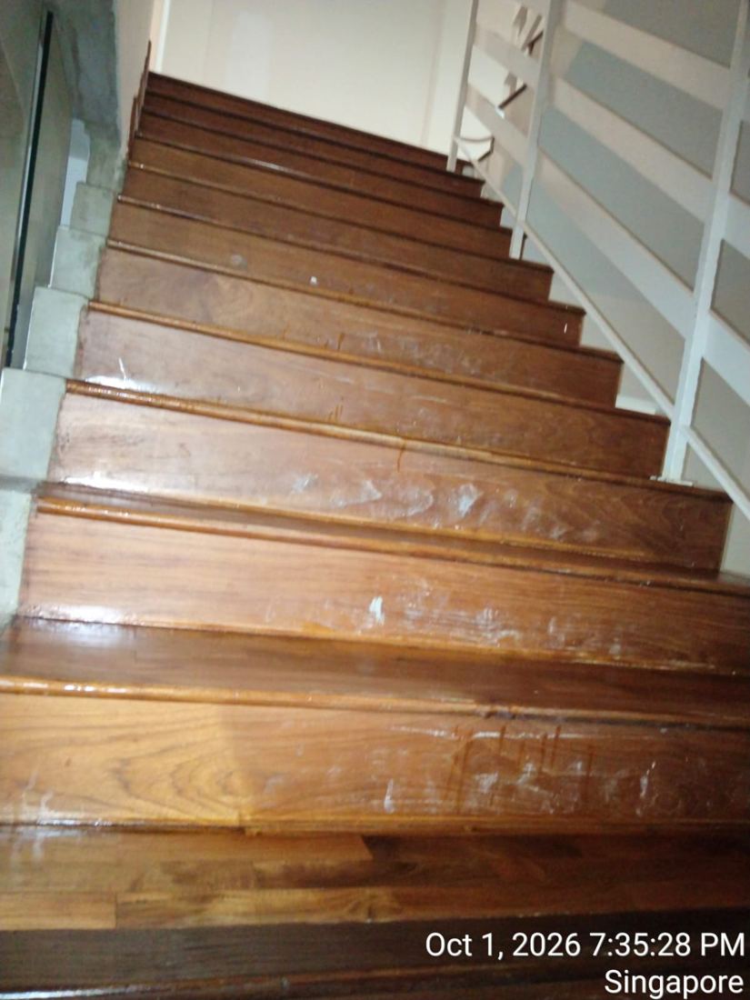 Staircase between varnish coats